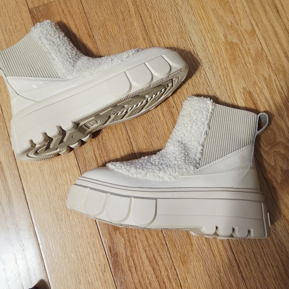 Sorel Cream Platform Ankle Boots - Picture 1 of 10